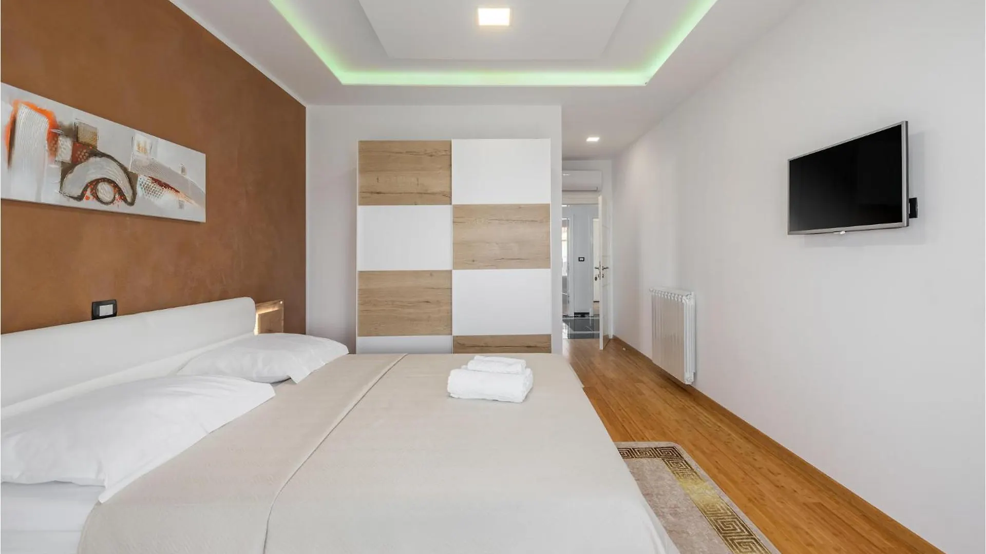 Gorgeous Home In Porec With Outdoor Swimming Pool בית נופש