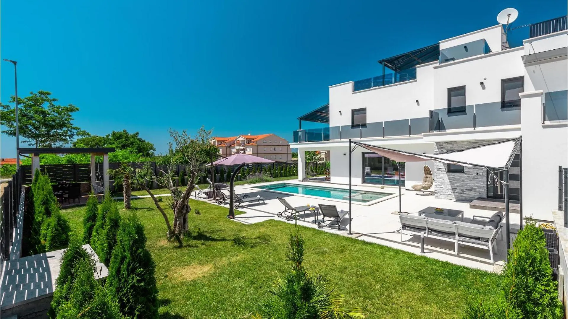 Gorgeous Home In Porec With Outdoor Swimming Pool בית נופש